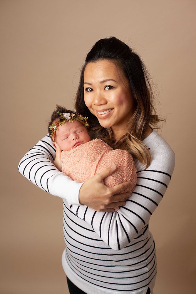 Crisscross pose is a classic style for mommy and me newborn portraits. 