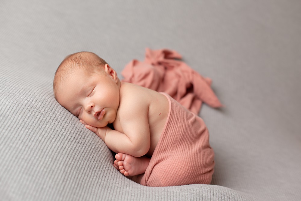 Wraps provide the much needed pop of color to newborn photos. 